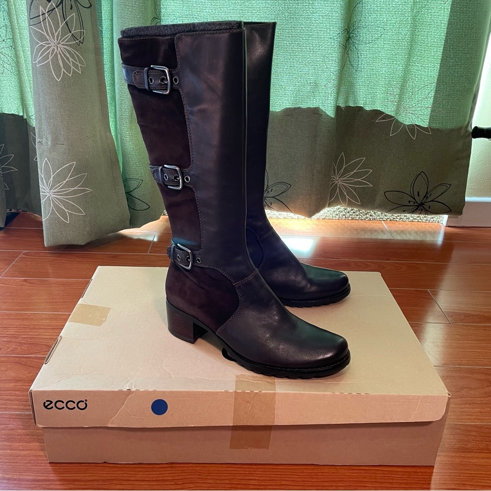 Like NEW✨Size 7-7.5, Ecco Dual-Tone Leather Boots with Buckles
